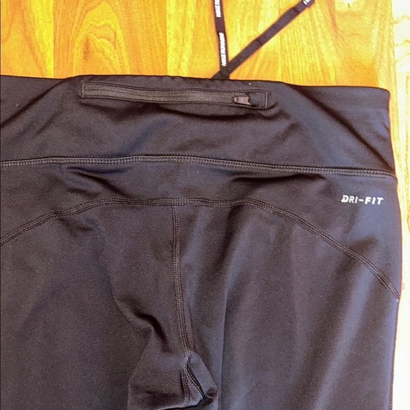 Nike Black Leggings High-Performance Activewear - Picture 6 of 9
